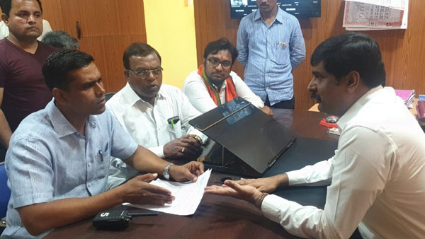 Chincholi : BJP complaints to EC against Kharge for misusing pilot vehicle Chincholi : BJP complaints to EC against Kharge for misusing pilot vehicle