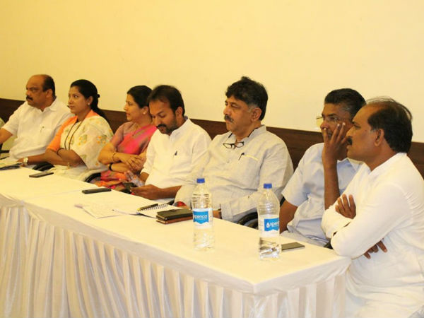 ಕಾರ್ಯಕರ್ತರ ಸಭೆ