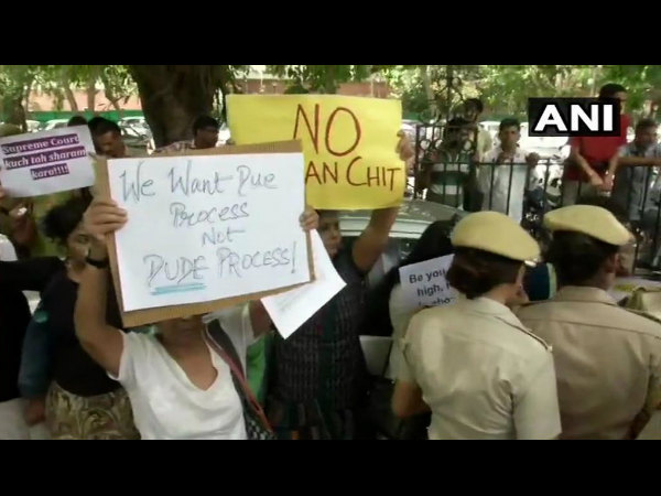 women lawyers activists protest outside supreme court against clean chit to CJI Ranjan gogoi women lawyers activists protest outside supreme court against clean chit to CJI Ranjan gogoi