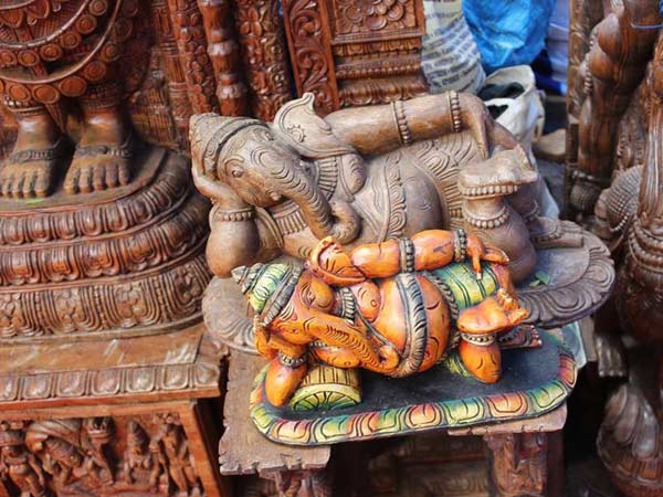 ಬೆಳ್ಳಿಯ ಸೂಕ್ಷ ಕೆತ್ತನೆಯ ಆಭರಣಗಳು 