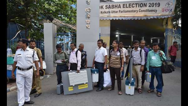 ಮೋದಿ ಕ್ಷೇತ್ರದಲ್ಲಿ ಮತದಾನ ಮೋದಿ ಕ್ಷೇತ್ರದಲ್ಲಿ ಮತದಾನ