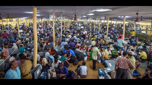 ಪ್ರಧಾನಿ ಮತ್ತು ನಾಲ್ಕು ಸಚಿವರ ಭವಿಷ್ಯ ನಿರ್ಣಯ ಪ್ರಧಾನಿ ಮತ್ತು ನಾಲ್ಕು ಸಚಿವರ ಭವಿಷ್ಯ ನಿರ್ಣಯ