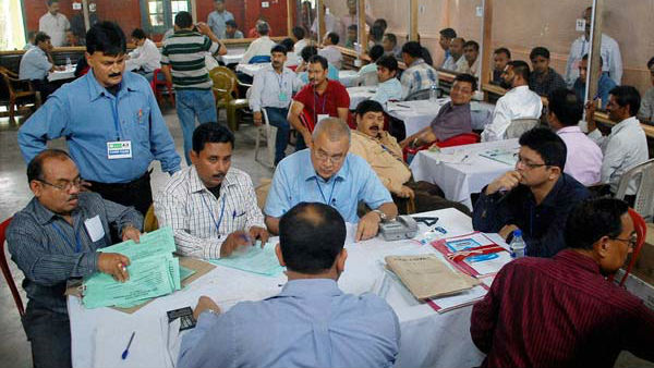ಮತ ಎಣಿಕೆ ಮಾಡುವ ಸಿಬ್ಬಂದಿಗಳಿಗೆ ಮಾತ್ರ ಮೊಬೈಲ್ 