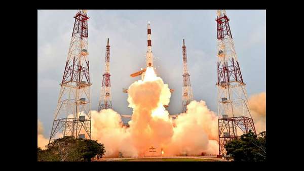 ಭೂಮಿ ಮತ್ತು ಸೂರ್ಯನ ನಡುವೆ 