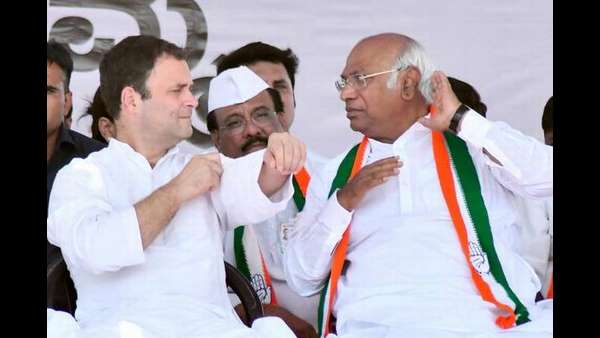 ಕಾಂಗ್ರೆಸ್ ಮುಂದೆ ಬಹುಮತದಿಂದ ಅಧಿಕಾರಕ್ಕೆ ಬಂದರೆ, ಖರ್ಗೆಯವರನ್ನು ಸಿಎಂ ಸ್ಥಾನಕ್ಕೆ ಸೂಚಿಸುತ್ತಾರೋ ಕಾಂಗ್ರೆಸ್ ಮುಂದೆ ಬಹುಮತದಿಂದ ಅಧಿಕಾರಕ್ಕೆ ಬಂದರೆ, ಖರ್ಗೆಯವರನ್ನು ಸಿಎಂ ಸ್ಥಾನಕ್ಕೆ ಸೂಚಿಸುತ್ತಾರೋ