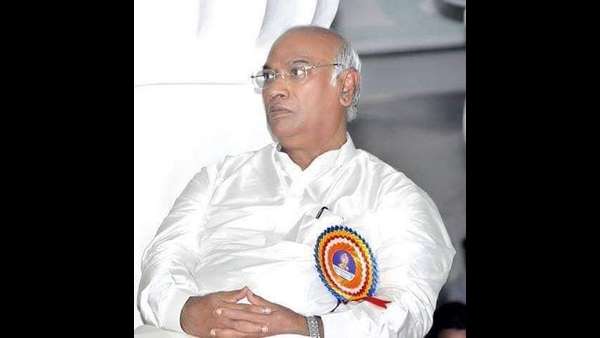 ಕುಮಾರಸ್ವಾಮಿ ಸ್ವಪಕ್ಷೀಯರನ್ನು ಮತ್ತು ಗೌಡ್ರ ಮನವೊಲಿಸಿ ಖರ್ಗೆಗೆ ಸಿಎಂ ಪದಬಿಟ್ಟು ಕೊಡಲು ಸಿದ್ದರಿದ್ದಾರೋ ಕುಮಾರಸ್ವಾಮಿ ಸ್ವಪಕ್ಷೀಯರನ್ನು ಮತ್ತು ಗೌಡ್ರ ಮನವೊಲಿಸಿ ಖರ್ಗೆಗೆ ಸಿಎಂ ಪದಬಿಟ್ಟು ಕೊಡಲು ಸಿದ್ದರಿದ್ದಾರೋ