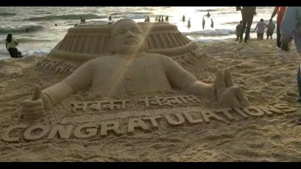 ಮರಳು ಶಿಲ್ಪದ ಮೂಲಕ ಶುಭ ಹಾರೈಕೆ