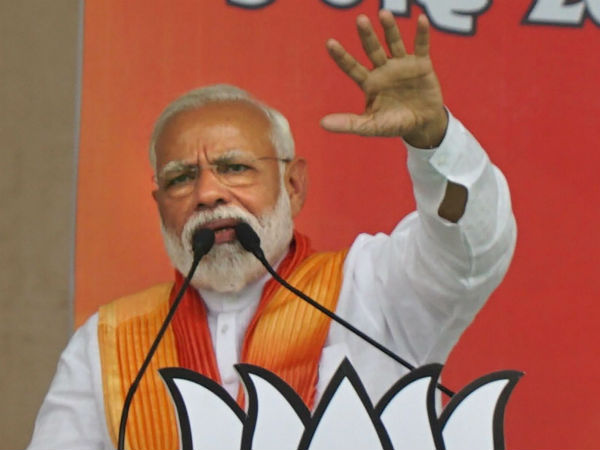 Lok Sabha Elections 2019 Rajiv Gandhi and family used INS virat for vacation at island Lok Sabha Elections 2019 Rajiv Gandhi and family used INS virat for vacation at island