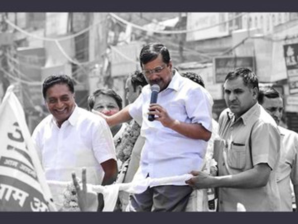 ಕೇಜ್ರಿವಾಲ್ ಭೇಟಿಯಾಗಿದ್ದರು ಕೇಜ್ರಿವಾಲ್ ಭೇಟಿಯಾಗಿದ್ದರು