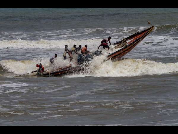 ಮನೆಯಿಂದ ಹೊರಬರಬೇಡಿ ಮನೆಯಿಂದ ಹೊರಬರಬೇಡಿ