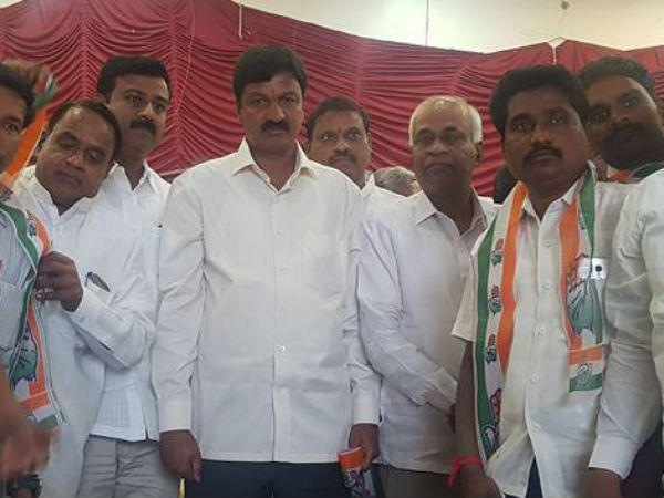 ಇಬ್ಬರು ಬೆಂಬಲಿಗರ ರಾಜೀನಾಮೆ