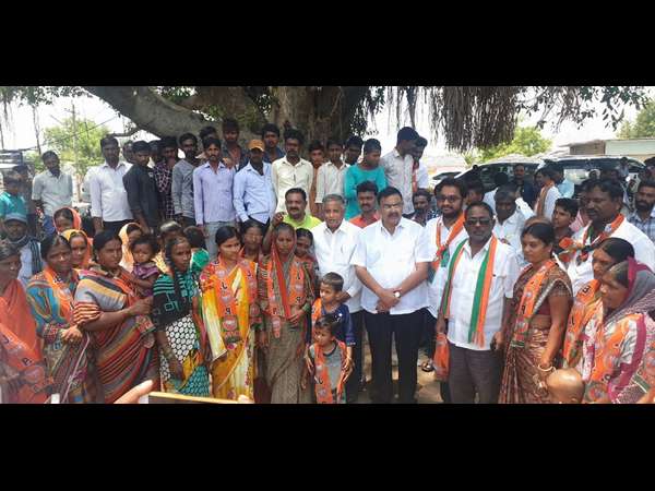 ಬೆಡಸೂರು ಗ್ರಾಮದಲ್ಲಿ ನಡೆದ ಪ್ರಚಾರ ಸಭೆಯಲ್ಲಿ 