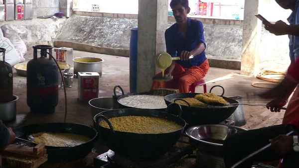 ಮೂರು ಕಡೆ ಲಾಡು ತಯಾರಿಕೆ