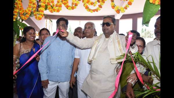 ಸರ್ಕಾರಿ ಶಾಲೆಯಲ್ಲಿ ಆಂಗ್ಲಭಾಷೆ ಬೇಡ: ಸಿದ್ದರಾಮಯ್ಯ