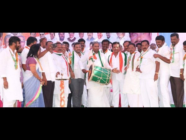 ಸಿದ್ದರಾಮಯ್ಯ ಸುತ್ತ ಗಿರಕಿ ಹೊಡೆಯುತ್ತಿರುವ ಕುಮಾರಸ್ವಾಮಿ ಭವಿಷ್ಯ 
