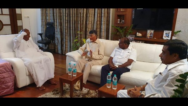 ದೇವೇಗೌಡರ ಭೇಟಿಗೆ ಬೆಂಗಳೂರಿಗೆ ದೌಡಾಯಿಸಿದ ನಾಯ್ಡು 