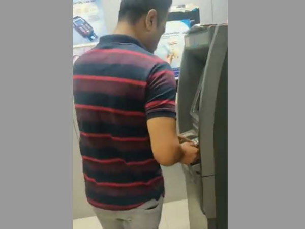 Man flashes private parts Man flashes private parts