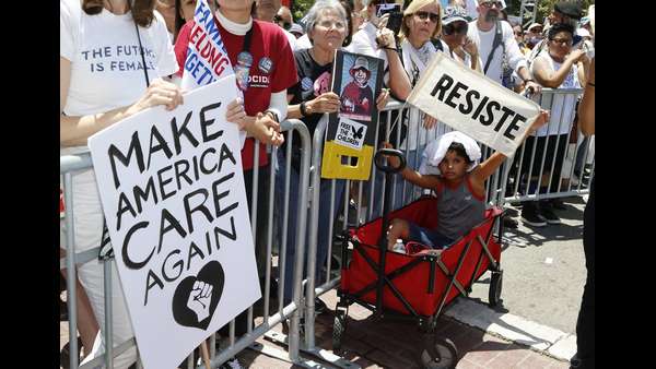 ವಲಸಿಗರಿಗೆ ನೆರವಾಗುವ ಸಂಸ್ಥೆಗಳೇ ಇವೆ 