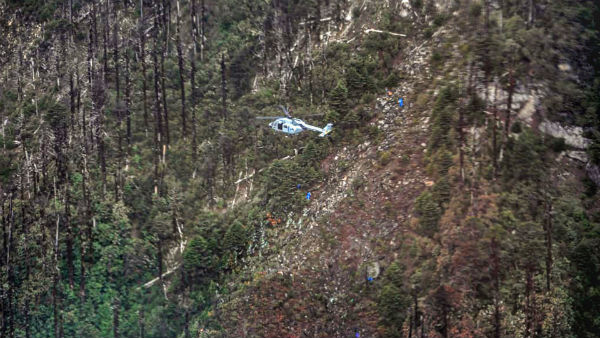 ಹೆಲಿಕಾಪ್ಟರ್ ಇಳಿಸಲು ಅಡ್ಡಿ