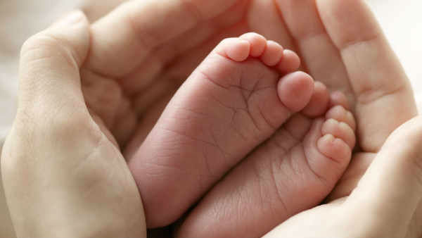 Doctor negligence woman delivers own baby Doctor negligence woman delivers own baby