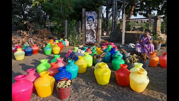 ವಲಸೆ ಹೋಗುತ್ತಿರುವ ನಿವಾಸಿಗಳು 