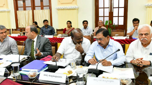 Cm and other ministers conducted district administrators meeting 