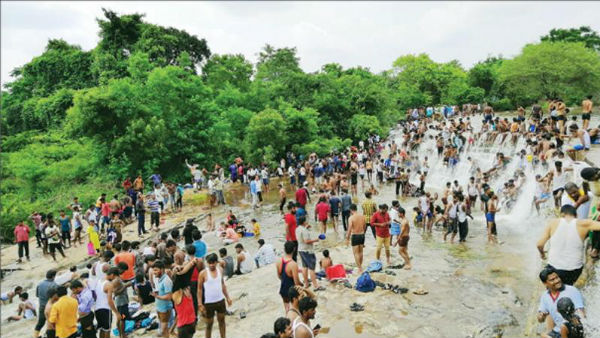 people rushing to play in huchaiahnakatte water falls