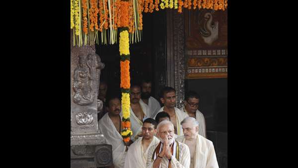 ನಾವು ಜನ ಸೇವಕರು