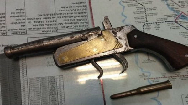 ಒಂದೇ ಮಾದರಿ ಪಿಸ್ತೂಲ್ ಬಳಕೆ ಒಂದೇ ಮಾದರಿ ಪಿಸ್ತೂಲ್ ಬಳಕೆ