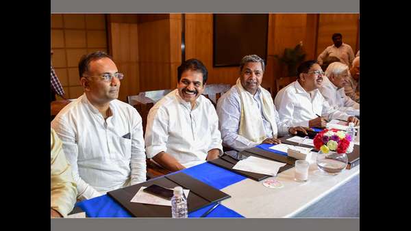 ದಿನೇಶ್ ಗುಂಡೂರಾವ್‌ ಮೇಲೆ ಹಿರಿಯರ ದೂರು