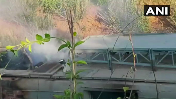 Howrah-Jagadalpur Samaleswari Express derailed, 3 people killed 