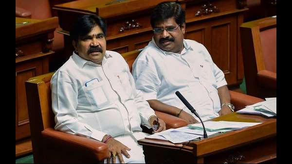 ಪಕ್ಷೇತರರ ಮೇಲೆ ಪ್ರೀತಿ ಏಕೆ?