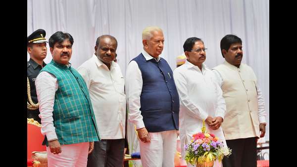 ತಾತ್ಕಾಲಿಕವಾಗಿ ಸರಕಾರದ ಗಂಡಾಂತರಕ್ಕೆ ತಡೆ 