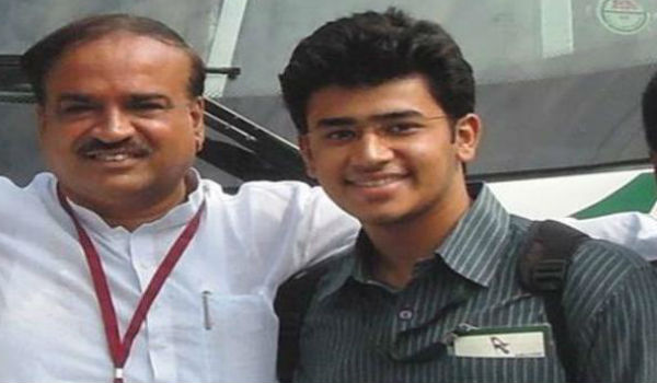 ತೇಜಸ್ವಿನಿ ಬದಲಿಗೆ ಟಿಕೆಟ್ ಗಿಟ್ಟಿಸಿಕೊಂಡ ತೇಜಸ್ವಿ ಸೂರ್ಯ