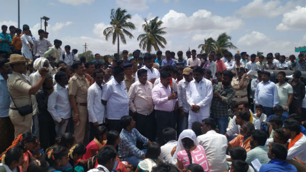 Students broke out against the JG village college relocation order