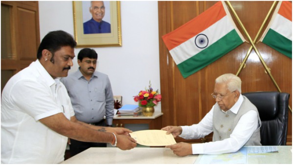 ರಾಜ್ಯಪಾಲರಿಗೆ ರಾಜೀನಾಮೆ ಪ್ರತಿ ನೀಡಿದ ಆನಂದ್ ಸಿಂಗ್