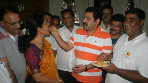 ಕಷ್ಟದ ಬಗ್ಗೆ ಹೇಳಿಕೊಟ್ಟಿದ್ದು ನಮ್ಮಪ್ಪ- ಅಮ್ಮ ಕಷ್ಟದ ಬಗ್ಗೆ ಹೇಳಿಕೊಟ್ಟಿದ್ದು ನಮ್ಮಪ್ಪ- ಅಮ್ಮ