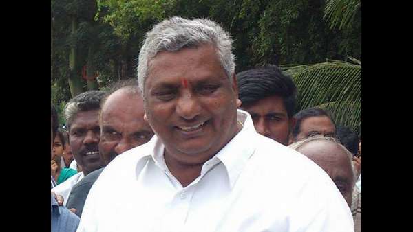 ಕಾಂಗ್ರೆಸ್ ಮುಖಂಡ ವೆಂಕಟೇಶ್ ಗೆ ಚುಚ್ಚಿದ್ದಾರೆ 