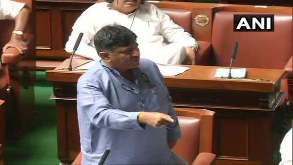 ಸ್ಪೀಕರ್ ರಮೇಶ್ ಕುಮಾರ್, ಶಾಸಕರ ಕಾಲಿಗೆ ಬೀಳುವುದೊಂದೇ ಬಾಕಿ 