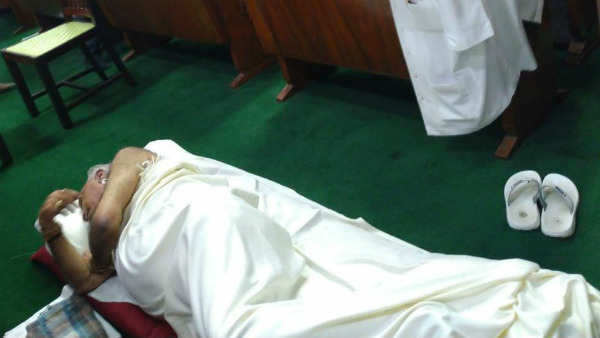 ಸದನದಲ್ಲಿ ರಾಜಹುಲಿ ನಿದ್ದೆಗೆ