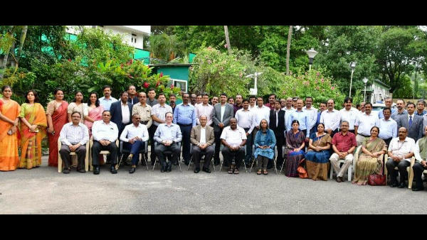 HD Kumaraswamy had tea party with officials and thank them 