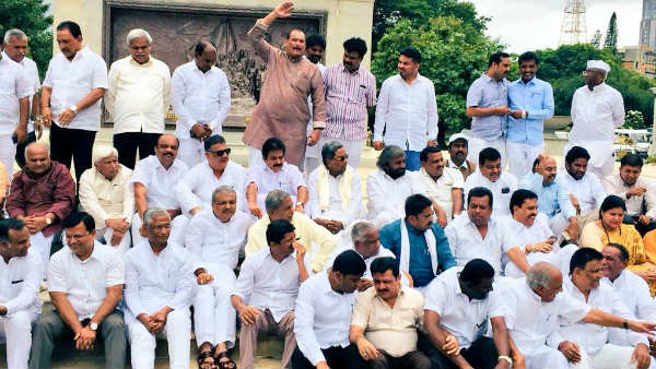 ರಾಜೀನಾಮೆ ನೀಡಿರುವ ಶಾಸಕರು ಗೈರು