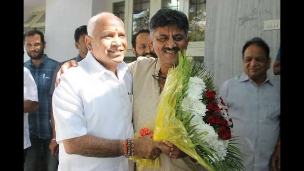 ಸರಕಾರಕ್ಕೆ ತೊಂದರೆ ಬಂದಾಗ ಮಂಚೂಣಿಯಲ್ಲಿ ನಿಲ್ಲುವ ಅವರ ಕಮಿಟ್ಮೆಂಟ್ 