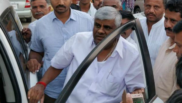 ದೇವೇಗೌಡರ ಕುಟುಂಬದ ವಿರುದ್ಧ ವಾಗ್ದಾಳಿ 