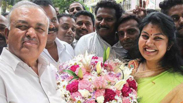 ತಂದೆಯ ನಿರ್ಧಾರವನ್ನೇ ಮಗಳು, ಶಾಸಕಿ ಸೌಮ್ಯ ರೆಡ್ಡಿ ಹಿಂಬಾಲಿಸುವ ಸಾಧ್ಯತೆಯಿಲ್ಲದಿಲ್ಲ ತಂದೆಯ ನಿರ್ಧಾರವನ್ನೇ ಮಗಳು, ಶಾಸಕಿ ಸೌಮ್ಯ ರೆಡ್ಡಿ ಹಿಂಬಾಲಿಸುವ ಸಾಧ್ಯತೆಯಿಲ್ಲದಿಲ್ಲ