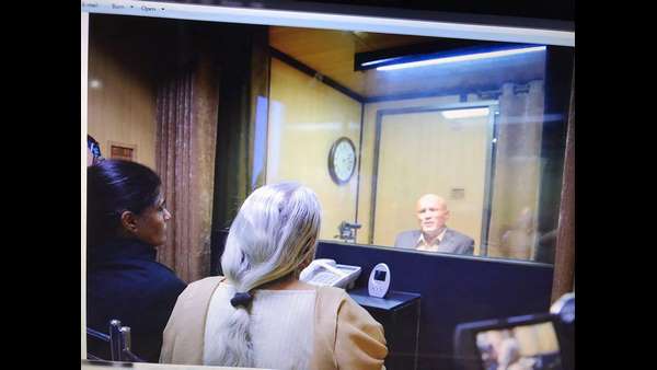 ತಾಯಿ, ಪತ್ನಿ ಭೇಟಿಗೆ ಅವಕಾಶ 