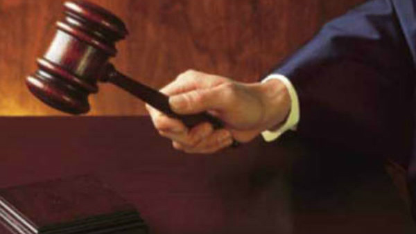 (ವಿಪ್) ಧಿಕ್ಕರಿಸಿ, ಬೇರೆ ಪಕ್ಷದ ಜೊತೆಗೆ ತನ್ನನ್ನು ಗುರುತಿಸಿಕೊಂಡರೆ ಆತನ ಸದಸ್ಯತ್ವ ರದ್ದು 