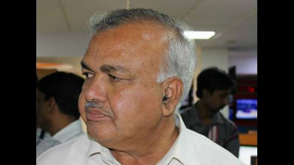 ನಿವಾಸದ ಎದುರು ಕಾರ್ಯಕರ್ತರ ಪ್ರತಿಭಟನೆ 