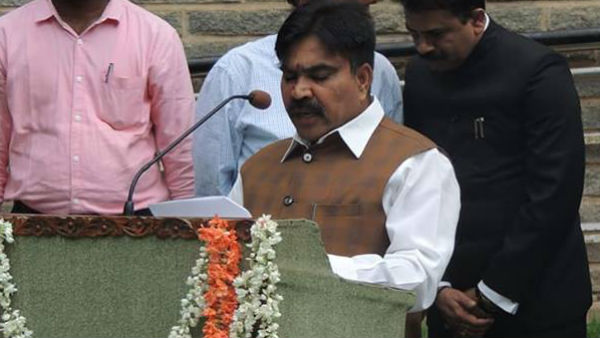 ಹಲವು ಬಾರಿ ಪಕ್ಷ ನಿಷ್ಠೆ ಬದಲು