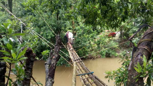  ಕಾಲು ಸಂಕ ಯಾವಾಗ ಬೀಳುವುದೋ ಎಂದು ನಿತ್ಯ ಆತಂಕ 